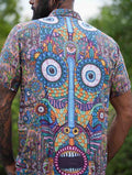Detail zadnej strany košele Cosmic Drishti s originálnym psychedelickým umeleckým motívom