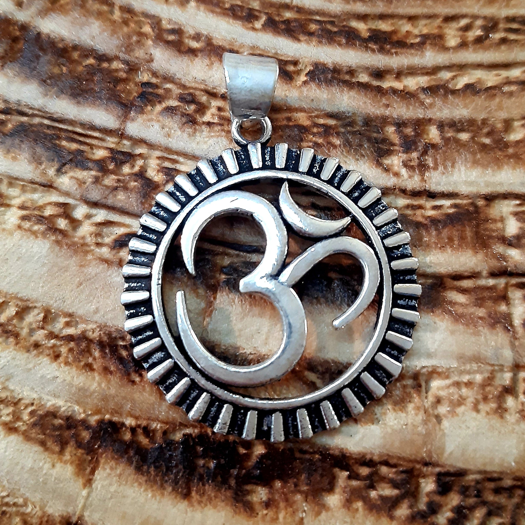 Pendant Om sun 093