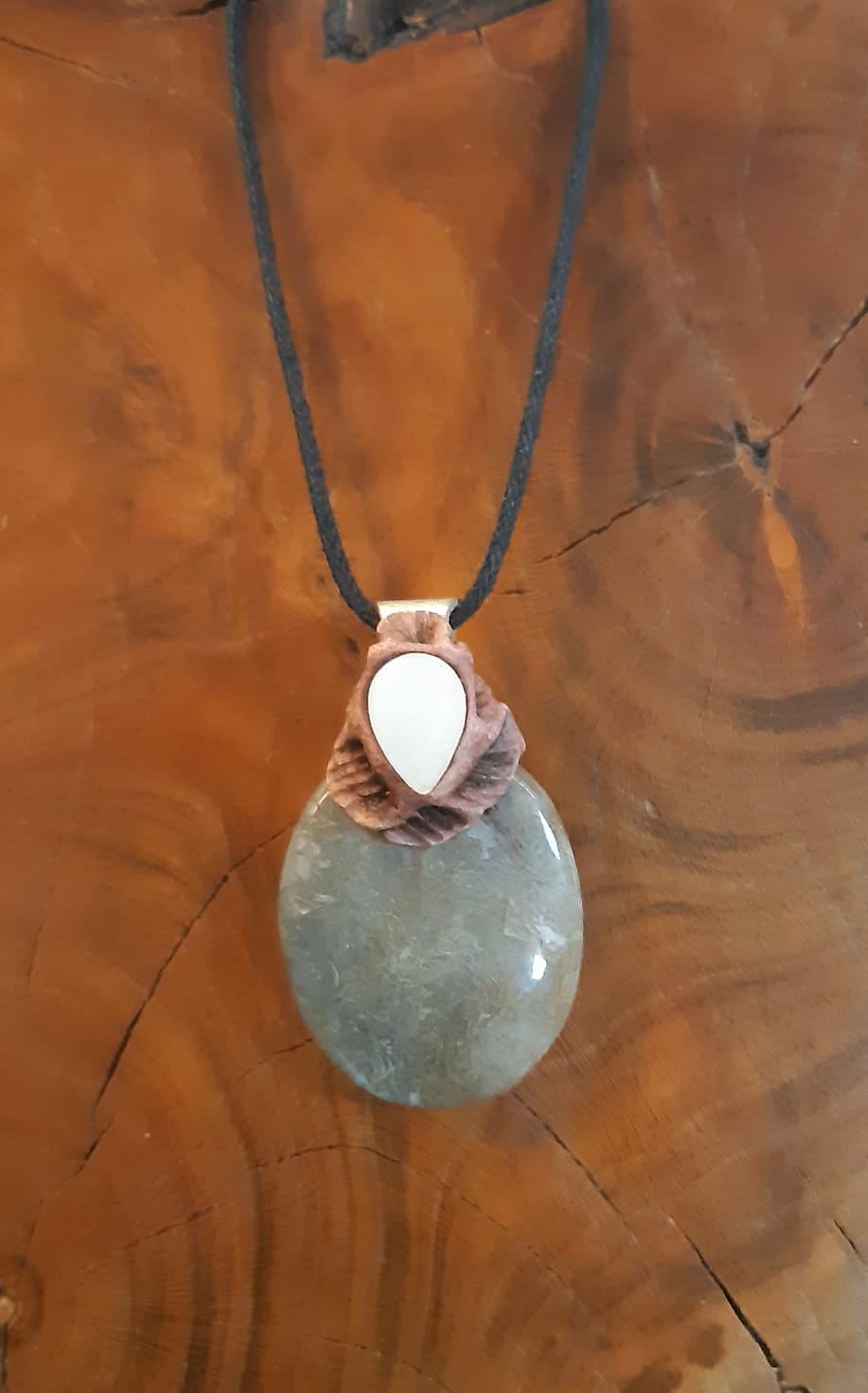 Moonstone pendant 081