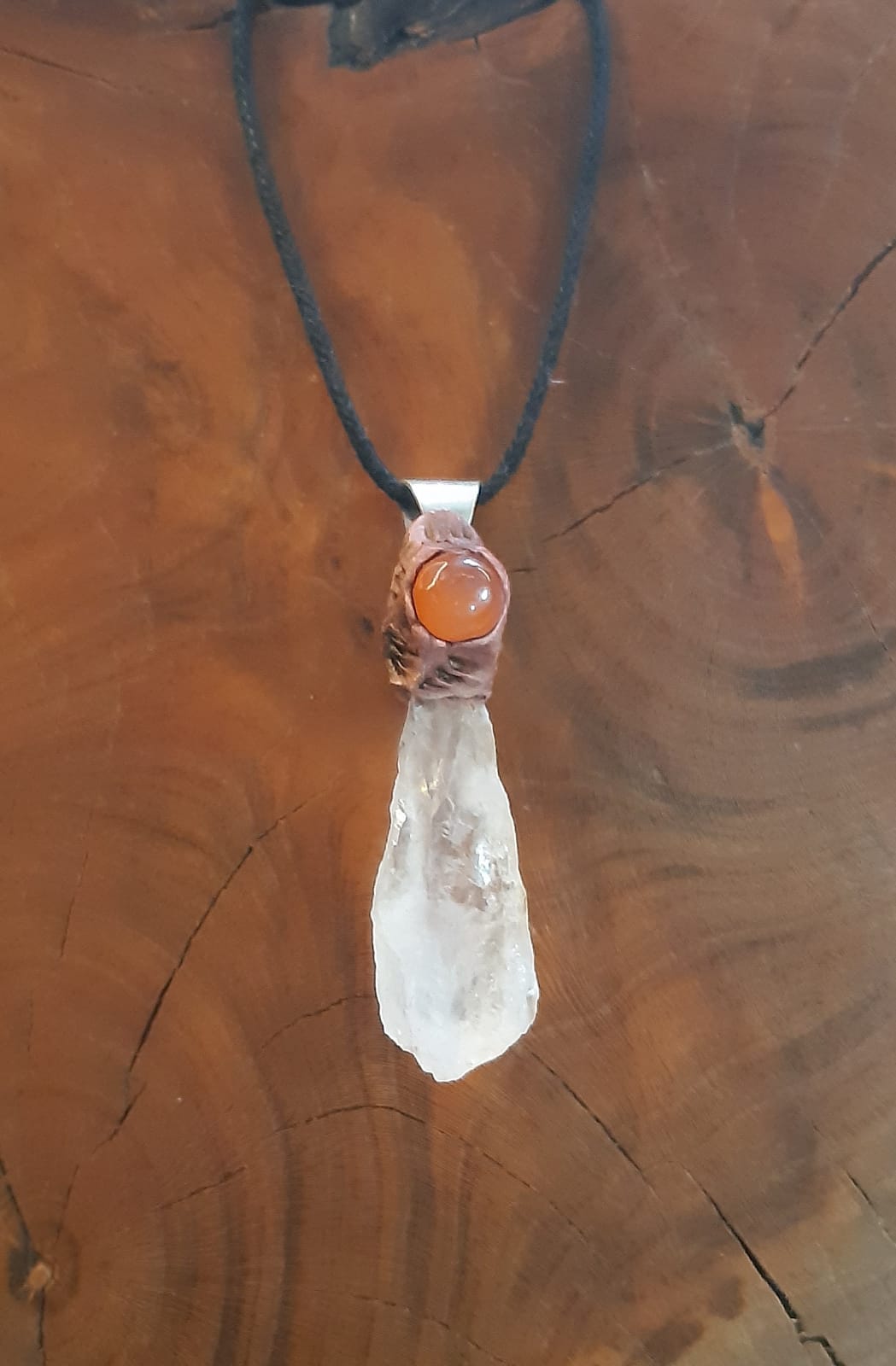 Pendant Crystal and carnelian 045